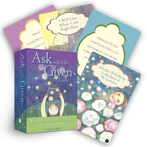 Kortų rinkinys Ask and It Is Given (Esther & Jerry Hicks), 60 spalvotų iliustruotų afirmacijų kortelių dėžutėje, atverstas fane