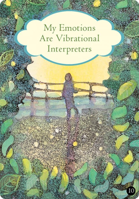 Orakulų kortos My Emotions Are Vibrational Interpreters – iliustruota figūra ant tilto, žali ir geltoni lapai, numeris 10