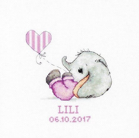 Kryželiu siuvinys: rožinis kūdikio drambliukas su širdies balionu, personalizuotas užrašu LILI ir data 06.10.2017