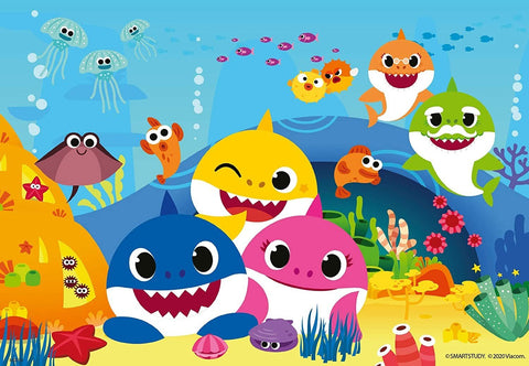 Baby Shark sienų plakatas su spalvinga ryklių šeima priekyje ir įvairiais jūros gyvūnais, skirtas vaikų kambariui