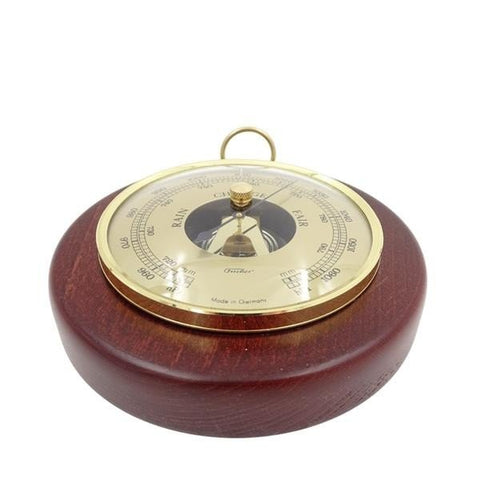 barometras su aukso ciferblatu ir mahagono medine baze, stalo modelis iš viršaus matomas mechanizmas