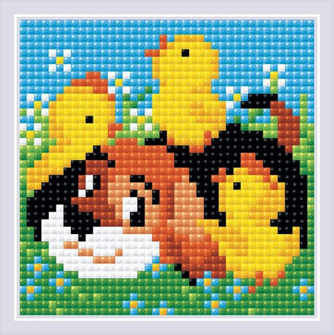 Deimantinė mozaika „Šuniukas su viščiukais“, kvadratiniai kristalai, pilnai užbaigtas rėminis variantas 30×30 cm