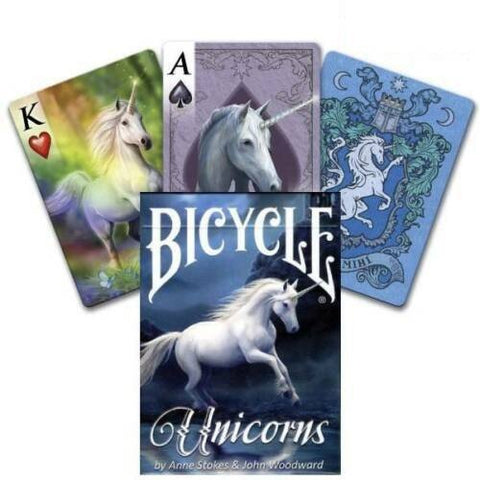 Bicycle Unicorns kortų kaladė su tamsiai mėlynu dėklu ir trimis pavyzdiniais vienaragių kortomis: karalius, tūzas ir nugarėlė