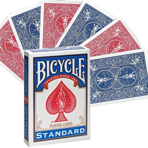 Bicycle kortos Standard, dėžutė priekyje ir išskleisti raudoni bei mėlyni nugarėlių kortų vėduoklė, standartinis dydis