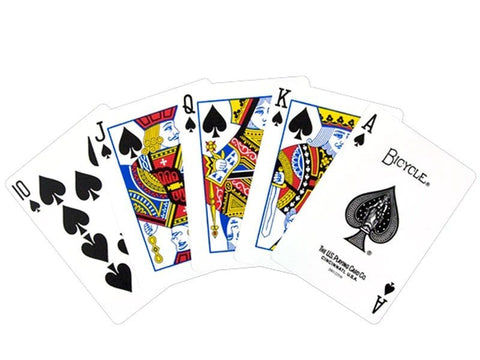 Kortos Bicycle baltos su juodais pikų ženklais, ventiliatoriaus tvarka rodo royal flush (10–J–Q–K–tūzas), skirtos žaidimams ir triukams
