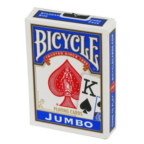 Bicycle žaidimo kortos, baltas dėklas su mėlynais akcentais ir JUMBO indeksu, matomas pikų karalius