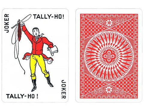 Kortų kaladė Tally-Ho — Jokerio priekinė korta su raudonais ir geltonais akcentais, šalia detalus raudonos nugarėlės ornamentas