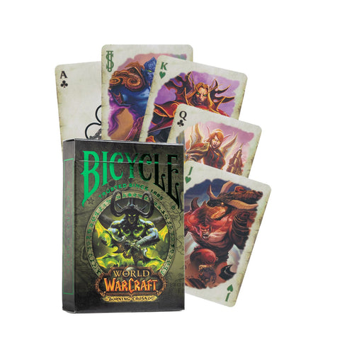 Bicycle World of Warcraft kortos su žaliu Burning Crusade dėklu ir išskleistomis kortomis, kuriose matomos detalios herojų iliustracijos