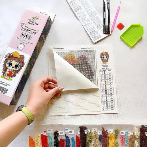 Deimantinė tapyba Crafting Spark rinkinys su ežiuku, atlankoma lipni drobė ir suskirstyti pagal spalvą deimantukai