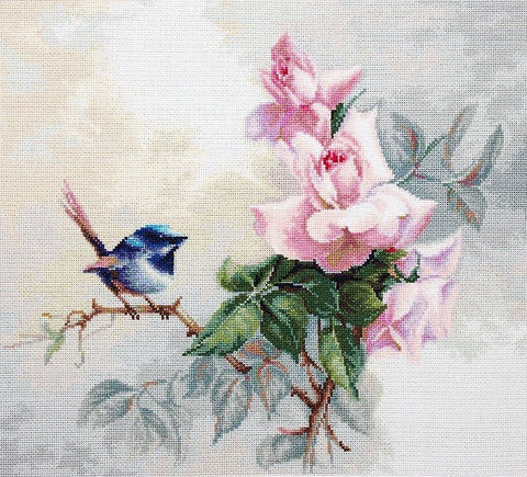 Kryželių rinkinys su mėlynu paukščiu ir rožėmis, 30×30 cm, pastelinė spalvų gama ir detalus gėlės motyvas dekoravimui
