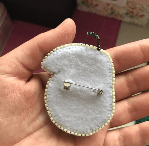 Karoliukų broškės rinkinys „Avokadas“ su Preciosa kristalais, 5×7 cm