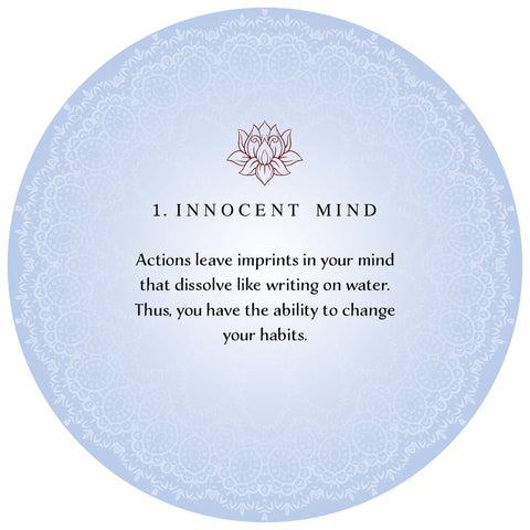 Meditacinė kortelė 1 Innocent Mind šviesiai mėlyna su lotoso ornamentu, aiškina, kaip keisti įpročius per mintis