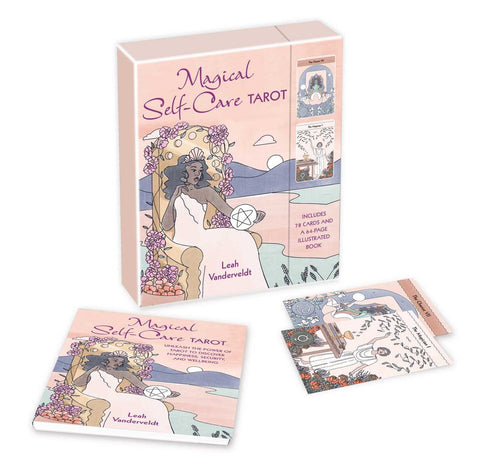 Tarot kortos Magical Self‑Care komplektas rožinėje dėžutėje su 78 kortomis ir 64 p. iliustruotu vadovu, atverstas pavyzdys