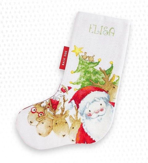 Kalėdinė kojinė balta su raudona Santa ir elniais, personalizuota užrašu ELISA, rodoma priekinė pusė