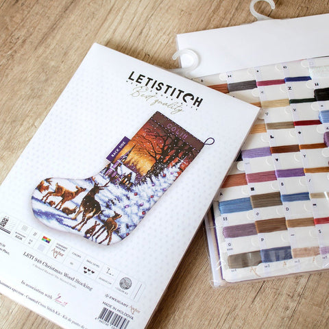 Kryželių rinkinys Letistitch Kalėdinė kojinė su elnių raštu, komplektinė pakuotė ir spalvotų siūlų kortelės