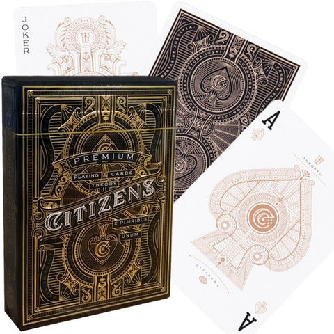 Kortų kaladė Citizen premium juoda su aukso folija, dėžutė priekyje ir atversti rožinio aukso tūzas bei nugarėlė matomi