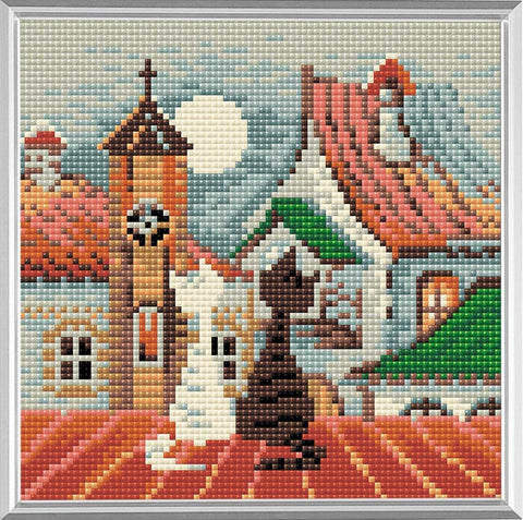 Deimantinė mozaika – rėmuotas 30×30 cm variantas su vakarine bažnyčia ir dviem katėmis, ryškios smulkios kristalų spalvų detalės