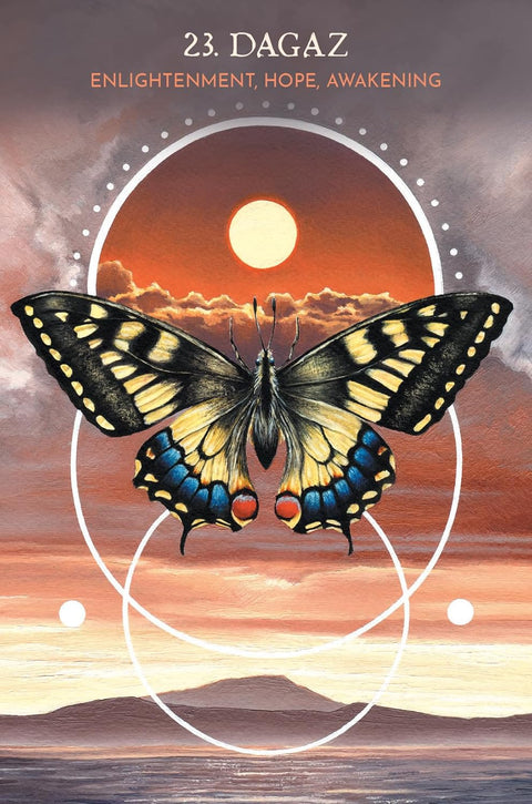 Dagaz tarot korta su dideliu geltonu ir mėlynu drugeliu centre, geometrinėmis baltomis žiedų linijomis ant oranžinio saulėlydžio fono — meninis iliustracinis printas