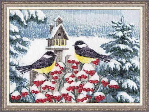 Siuvinėjimo rinkinys su žiemišku paukščių motyvu, 50×40 cm, komplektas su rėmu ir ryškiomis raudonomis uogomis