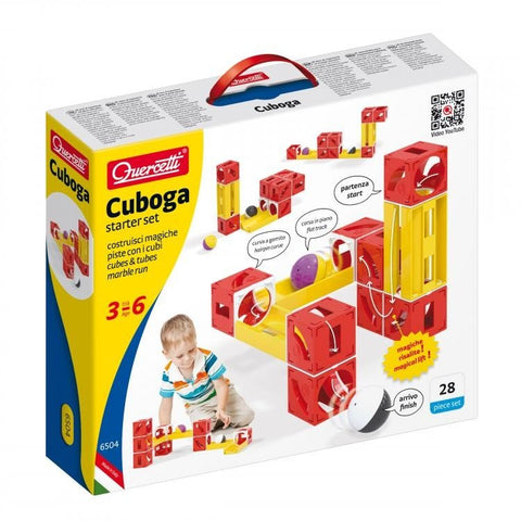Cuboga starter rinkinys su raudonais ir geltonais kubais, 28 detalėmis, pakuotėje surinkta marmuro trasa ir žaidžiantis vaikas