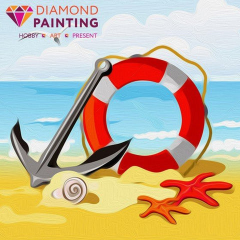 Diamond painting rinkinys jūros tema su raudonu baltu gelbėjimo ratu ir metalo inkaru ant smėlio