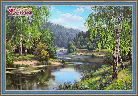 Deimantinė tapyba "Алмазная живопись" — upės kraštovaizdis su beržais, pristatyta paruošta rėmui, 40×60 cm