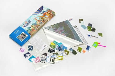 Diamond painting rinkinys Wizardi su atidengta lipnia drobe ir įvairių spalvų deimantais, komplekto turinys išdėstytas