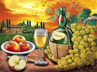 Sienų paveikslas su vynuogėmis, vyno buteliu ir obuoliais, ryškios šiltos spalvos, horizontali kompozicija