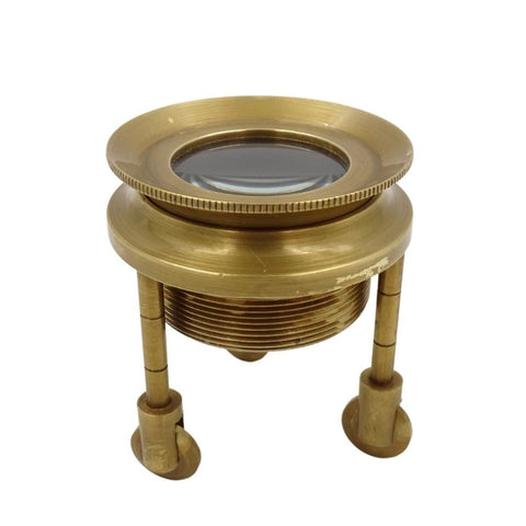 Durų akelė antikinė bronzinė su ištraukiamomis kojelėmis ir smėlinio atspalvio lęšiu, matoma iš viršaus