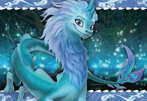 plakatas Sisu iš Disney, ryškiai žydras horizontalaus formato portretas miške su magiškomis šviečiančiomis ugnelėmis