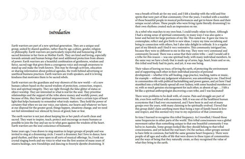 knyga, dviejų stulpelių įvado puslapio peržiūra su mėnulio fazių piktogramomis viršuje; matomas smulkus tekstas ir tipografijos maketas