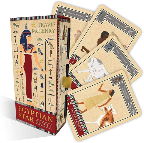 Egyptian Star Oracle kortos ir smėlio spalvos dėžutė su aukso užsegimu, fanuotos kortos parodytos iš šono parduotuvės galerijoje