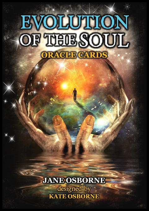 Orakulo kortos 'Evolution of the Soul' – Jane Osborne dizainas, tamsus viršelis su delnais laikančiais spindinčią kristalinę rutulę ir žmogaus siluetu