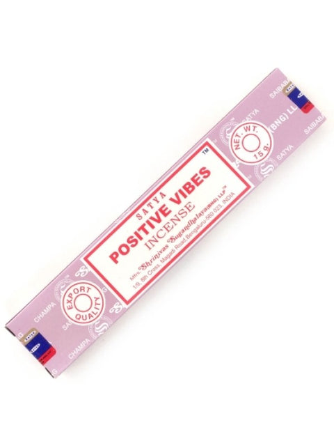 Smilkalai Satya Positive Vibes rožinėje 15 g dėžutėje, kampu nufotografuotas pakuotės priekis su logotipu