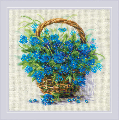 Kryželiu siuvinėjimo rinkinys mėlynomis gėlėmis krepšelyje, 30×35 cm, priekio vaizdas su ryškiu siūlių ir spalvų deriniu