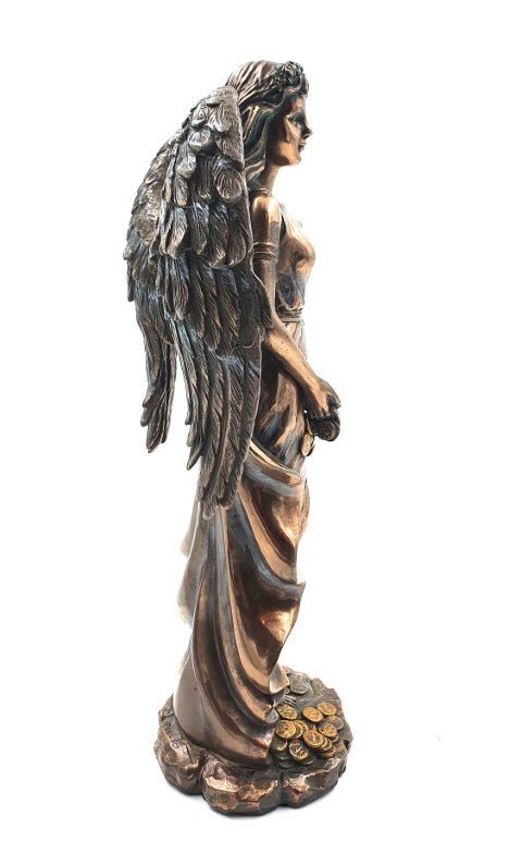 Angelų statulėlė bronzinė, šoninis profilis su išlenktais plunksniuotais sparnais ir monetų baze
