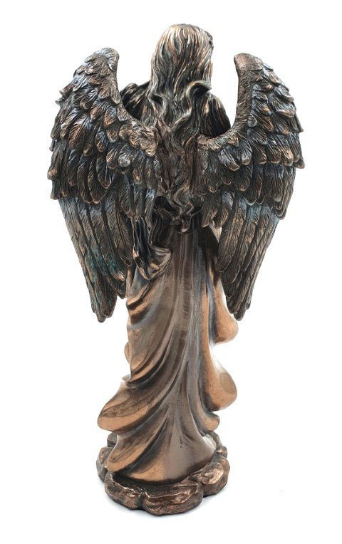 Angelų statulėlė bronzinė, galinė perspektyva su išraiškingomis plunksnuotomis sparnais ir bangelėmis plaukų