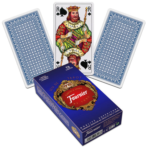 Fournier tarot kortos mėlynoje dėžutėje (78 kortos), parodyta karaliaus pikų korta ir trys mėlynos nugarėlės