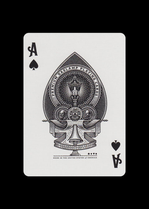 Kortos Gaslamp juodai baltos, artimas Ace of Spades priekis su detaliu embleminiu ornamentu, unikalus dizainas