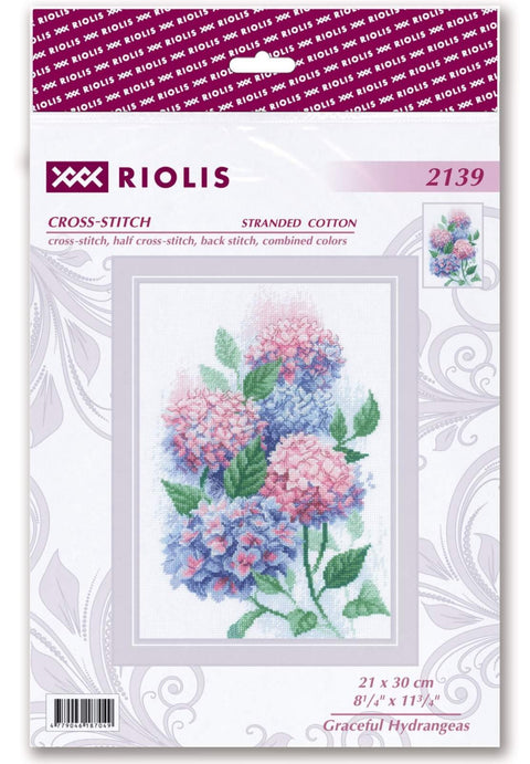Siuvinėjimo rinkinys Riolis 21×30 cm su hortenzijų kryželių piešiniu, rausvai‑mėlynos gėlės pakuotėje