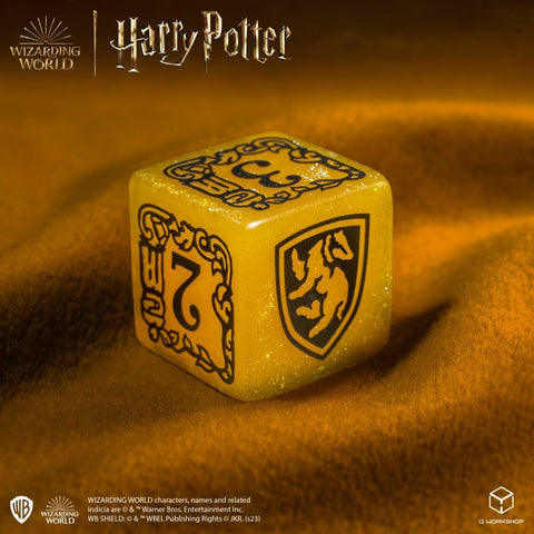 Kauliukas Harry Potter, geltonas blizgus, su liūto skydelio herbu ir skaičiumi 7, artimas kampinis produktinis rodinys