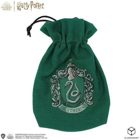Slytherin maišelis, žalias su virveliniu uždarymu ir Slytherin herbo gyvatės emblema priekyje