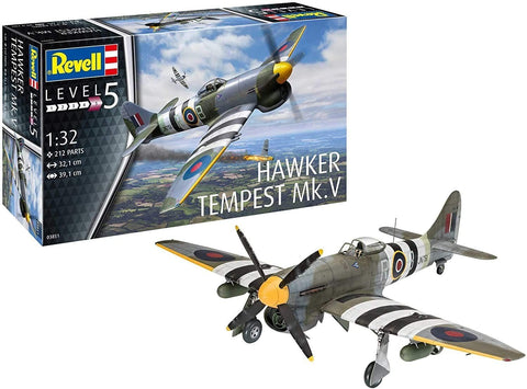 Hawker Tempest Mk.V modelis Revell 1:32, surinktas kamufliažo spalvomis su sukamu propeleriu, šalia originalios dėžutės rodant komplektą ir mastelį