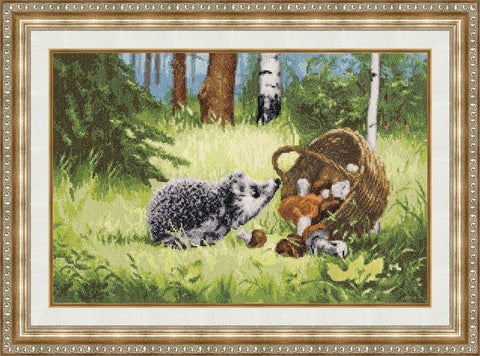 kryželių siuvinėjimo paveikslas miško pievoje su ežiuku ir pintine grybų, auksuotas rėmas, 40×30 cm
