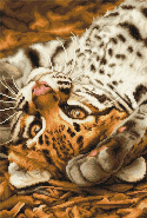 kryželių rinkinys su sniego leopardo portretu, šiltos rudos ir smėlio spalvos, vertikalus formatas ir detali mozaikinė tekstūra