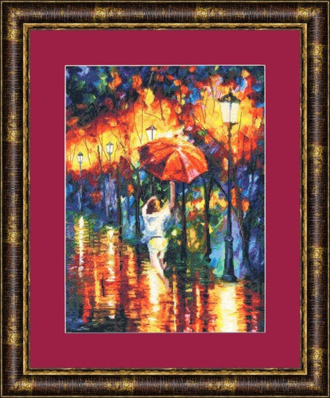 Paveikslas rėmuotas 50×70 cm, naktinis peizažas su moterimi ir raudonu skėčiu, intensyvūs oranžiniai ir mėlyni tonai, aukso rėmas