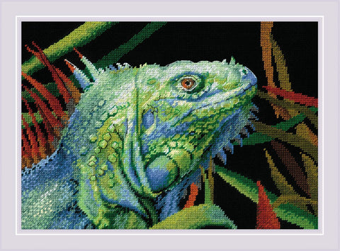 Kryželių rinkinys iguana, ryškiai žalia igvana artimo plano kompozicijoje su sodriomis žaliai‑mėlynomis detalėmis