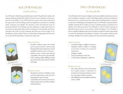 taro knyga atversta dvispalvėmis Ace ir Two of Pentacles kortomis šone ir aiškinamais tekstais apie reikšmes