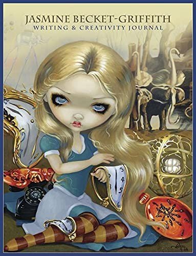 rašymo ir kūrybiškumo žurnalas Jasmine Becket-Griffith su blondine mergina prieš siurrealistinį laikrodžių ir objektų foną