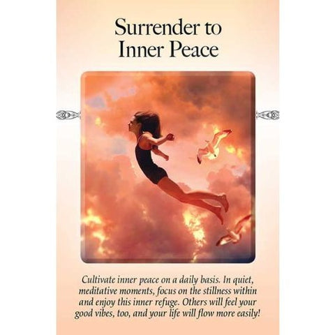 Orakulo korta Surrender to Inner Peace — oranžinė kompozicija su plūduriuojančia moterimi ir skraidančiais paukščiais